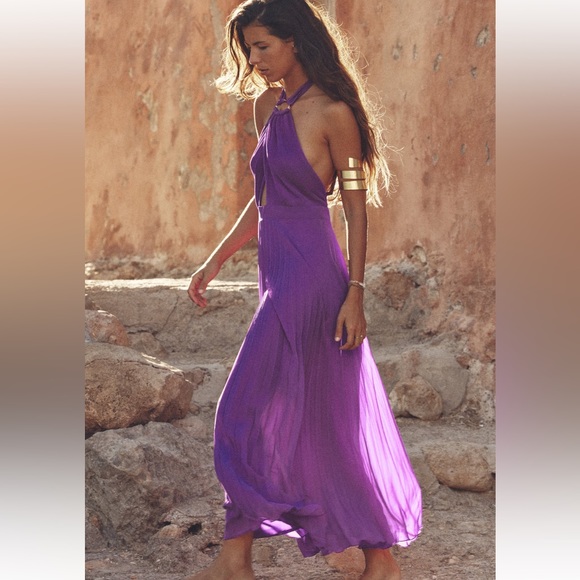 ZARA BLOGGERS FAVORITE CUT OUT PLEATED MIDI DRESS - Picture 5 of 11